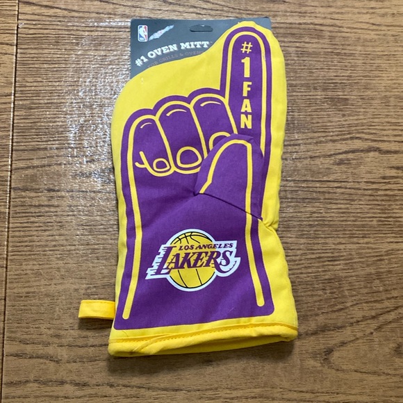 Lakers Oven Mitt - Picture 1 of 7